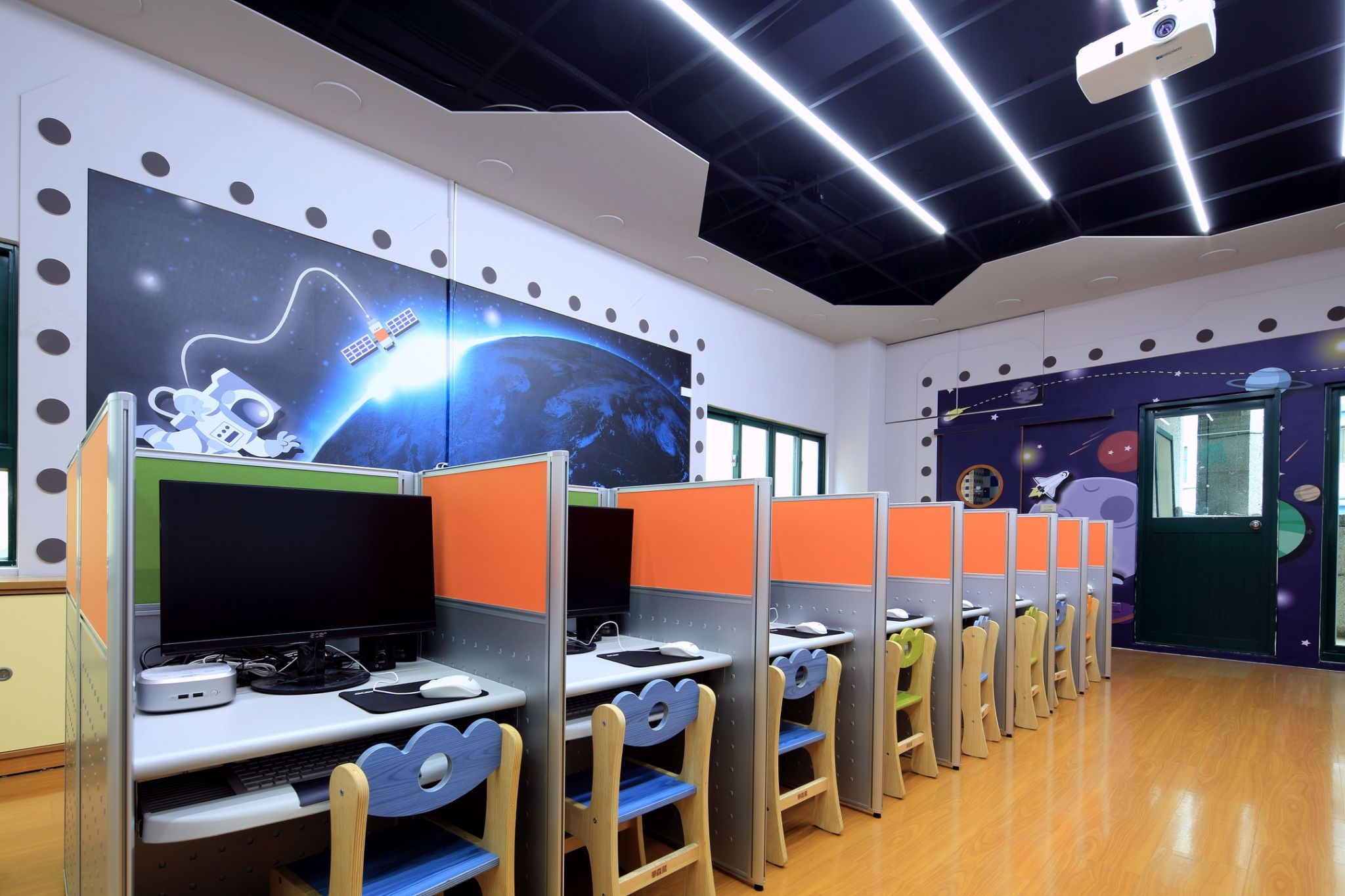 Chiender Multi-talent Building 2F (Doll House, Computer Classroom, Violin Classroom)